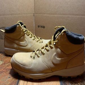 Nike ACG Hiking Boots
